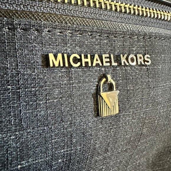 Michael Kors Jet Set Crossbody Flat Charm - Picture 4 of 10